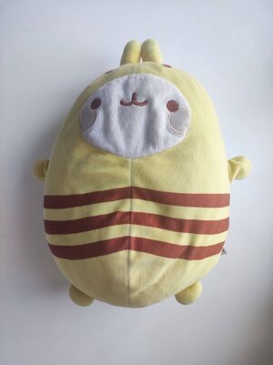 Molang déguisé en abeille.jpg