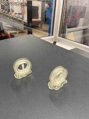 Poulie en résine sur socle.jpg