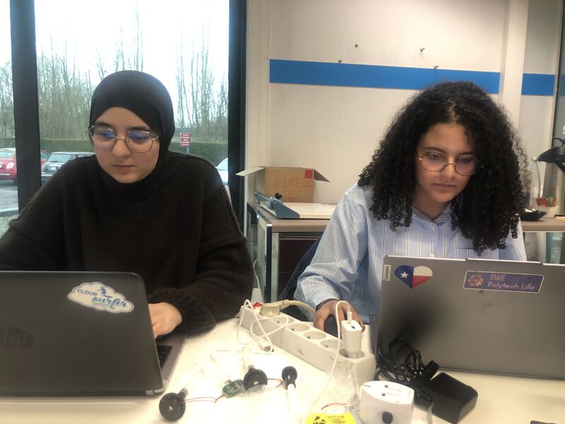 Fichier:Kaoutar et Chaymae.jpg